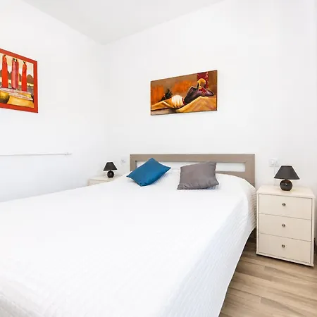 1089 Puig Rom - Apivend Immo Apartament